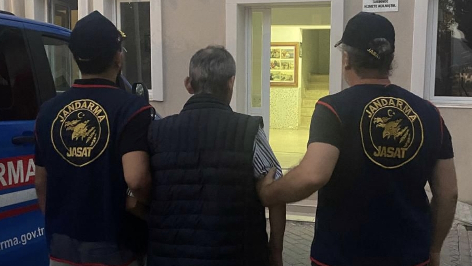 İzmir'de sahipsiz hayvanların zehirli yiyeceklerle öldürülmesine ilişkin 1 şüpheli yakalandı