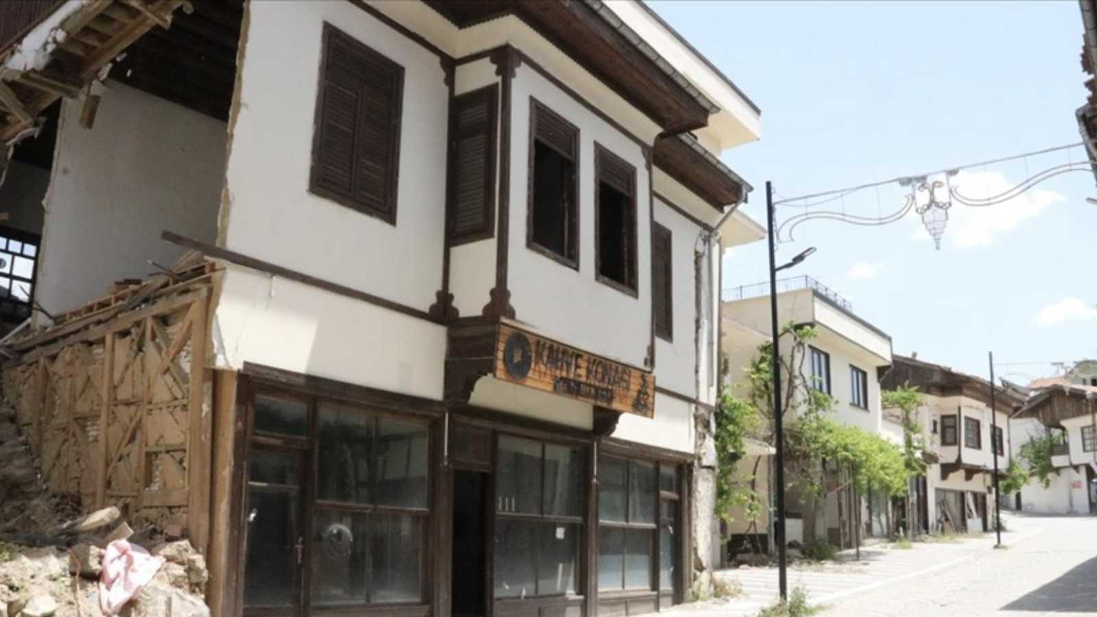Malatya'da depremlerden etkilenen tescilli 13 tarihi konak yeniden ayağa kaldırılacak