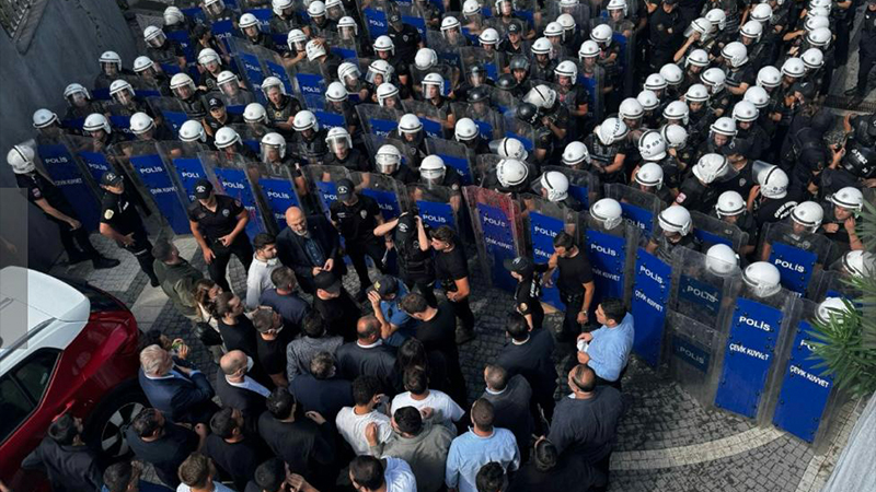 Türkiye'nin demokrasi sınavı: Yalnızca CHP değil, seçim güvenliği ve hukuk devleti de tehdit altında