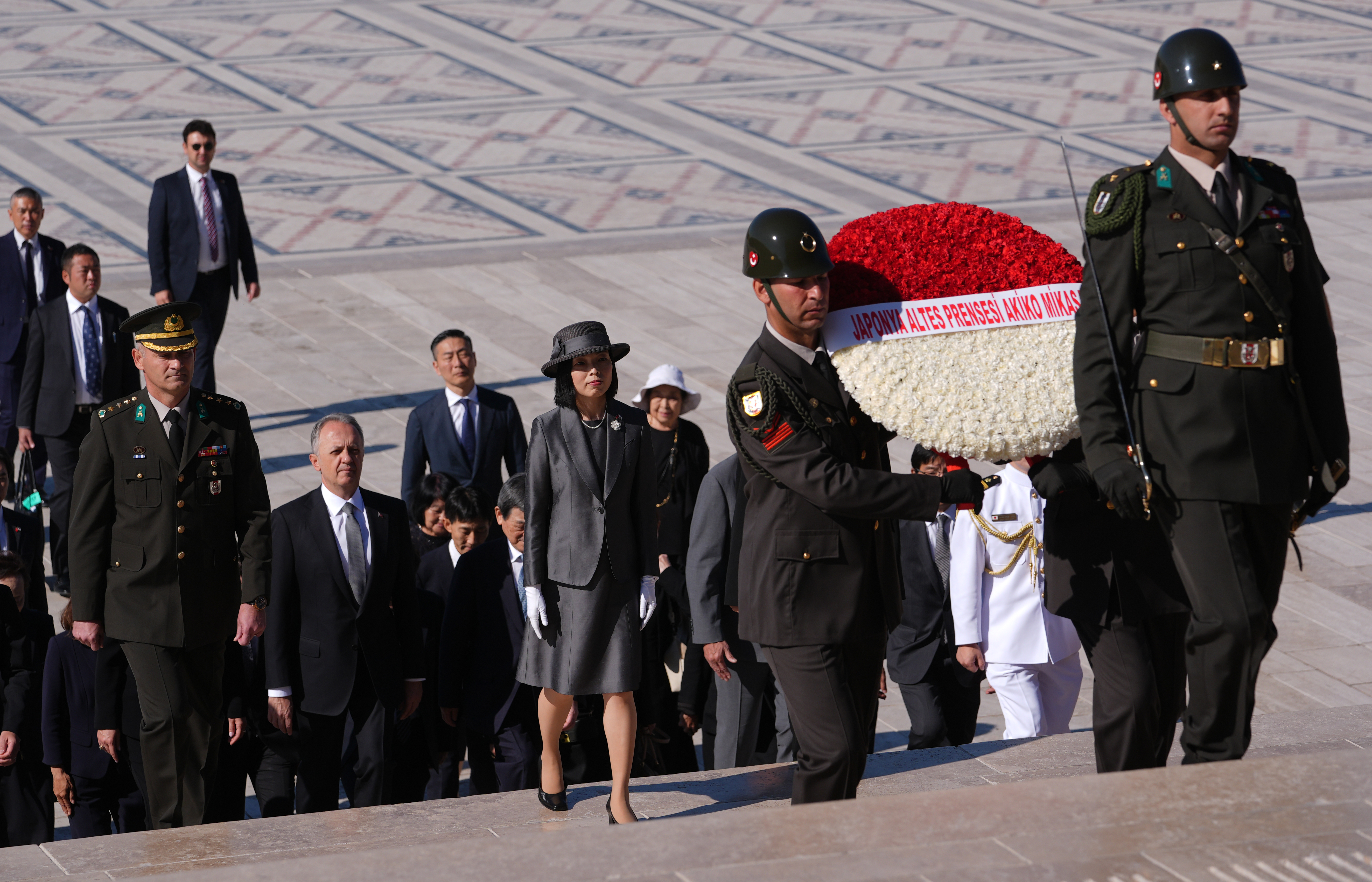 Japonya Altes Prensesi Akiko Mikasa Anıtkabir'i ziyaret etti