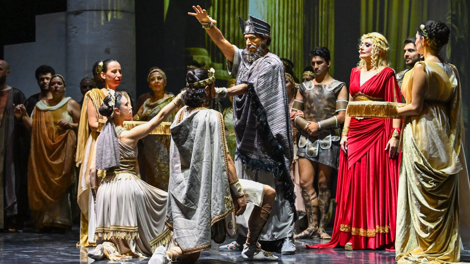 İzmir Devlet Opera ve Balesi sezonu "Troya" ile açtı
