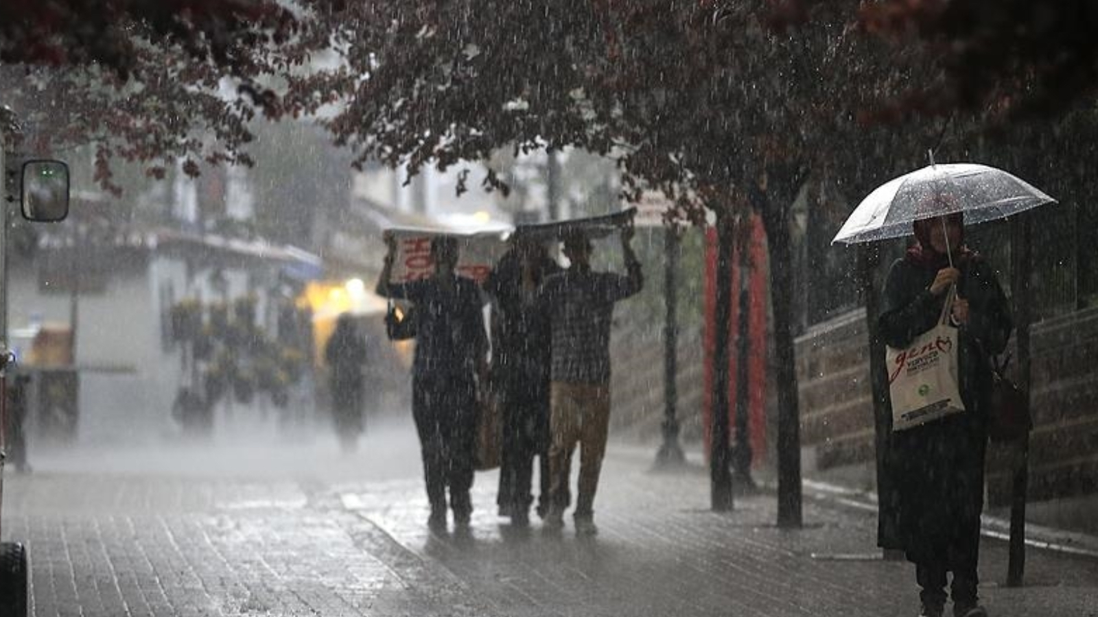 Ege, Marmara ve Batı Karadeniz için yerel kuvvetli yağış uyarısı