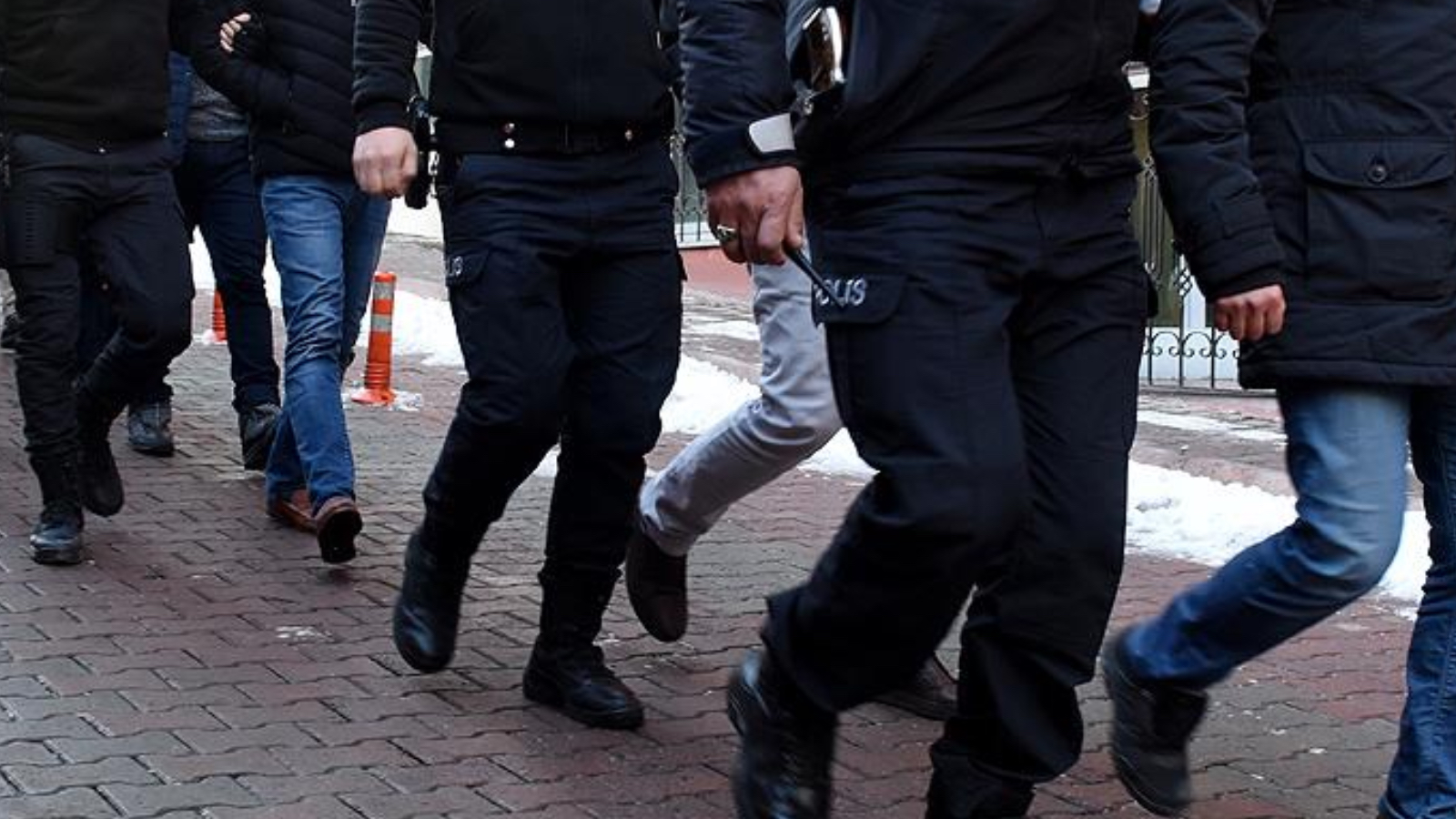 Kars'ta 5 kişinin yaralandığı akrabalar arasındaki kavgayla ilgili 6 şüpheli yakalandı
