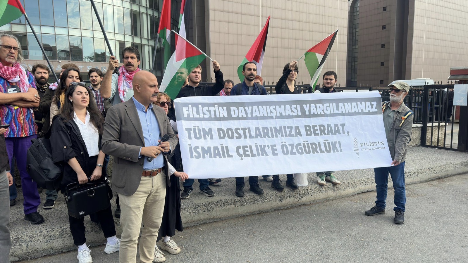 Filistin Eylem Komitesi, Bakırköy Adliyesi önünde: İsrail’le iş birliği suç, dayanışma yargılanamaz!