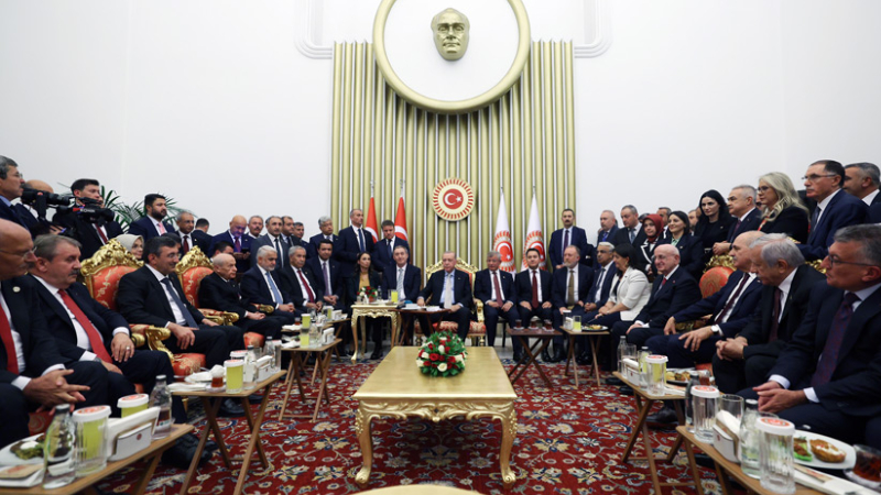 Karar yazarı Taşgetiren: Türkiye'nin yeni bir fotoğrafa ihtiyacı var, Erdoğan davet etsin liderleri, "Gelin her şeyi konuşalım" desin