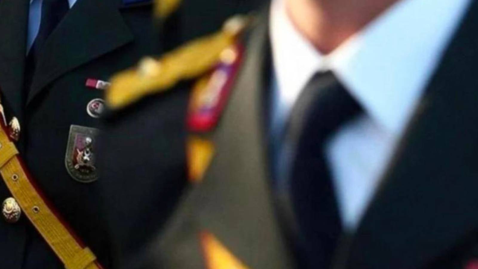 Tuzla Piyade Okulu'ndaki Atatürk rozeti tartışması: Disiplin sistemi siyasi veya ideolojik saiklerle mi işletilmektedir?
