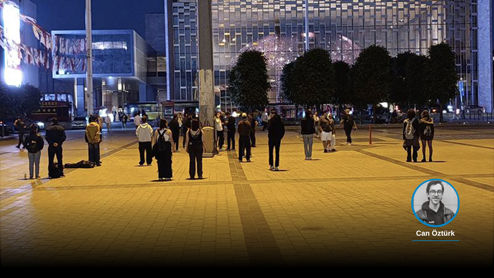 Duran Adam eylemi davası | Avukatlar eylemi salonda yaparak dosyaya tepki gösterdi, hâkim adlî kontrolün kaldırılmasına karar verdi