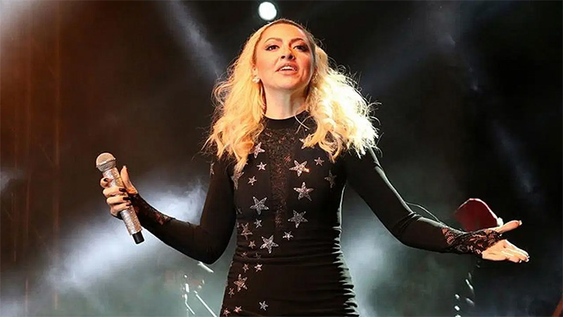 "Uyuşturucu" soruşturmasında serbest bırakılan Hadise, sahnede gözyaşları içinde konuştu: Bu konuda tertemiz olduğum için bugün zoruma gitti