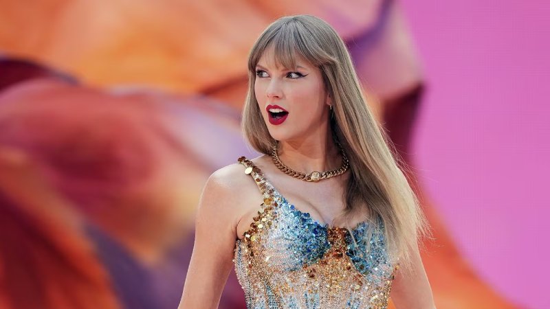 Taylor Swift yeni albümü 'The Life of a Showgirl' ile müzik tarihine geçti.