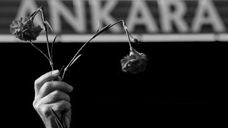 Ankara Gar Meydanı’nda meydana gelen, 103 kişinin hayatını kaybedip yüzlerce kişinin yaralandığı katliamın üzerinden 10 yıl geçti. Siyasi isimler, sosyal medyadan yayımladıkları mesajlarla katliamda hayatını kaybedenleri andı.