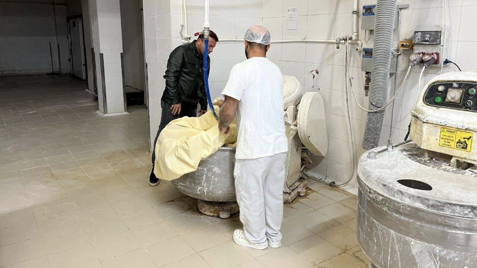 Halk ekmek fabrikasında fare iddiası: Denetimin ardından üretim durduruldu