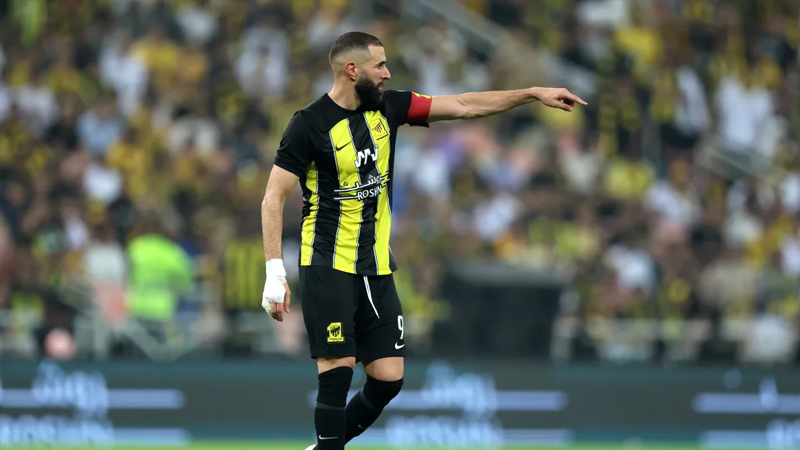 2023 yaz transfer döneminde Real Madrid'den ayrılan ve Suudi ekibi Al-İttihad'le anlaşan Karim Benzema, yıllık 50 milyon euroya imza atmıştı. Fransız golcü, 2022'de de Ballon d'Or'u kazandı.
