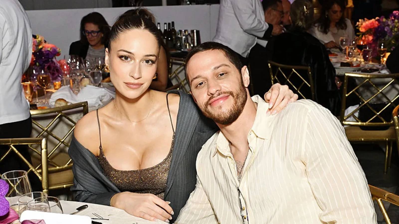 Ünlü komedyen Pete Davidson'dan hamile sevgilisine özel jet sürprizi