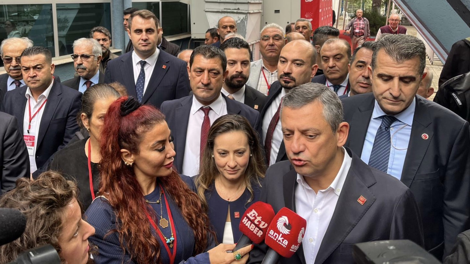 Özgür Özel: Avrupa’nın sosyal demokratları Türkiye’deki hak ihlallerini endişeyle takip ediyorlar, bizi destekliyorlar