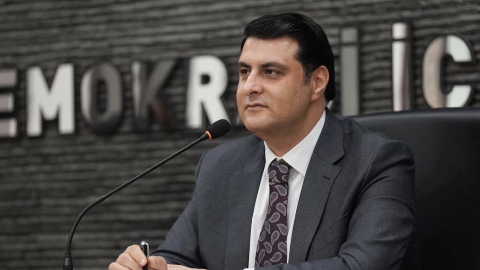 Özel, AKP'ye katılan Şehitkamil Belediye Başkanı Umut Yılmaz dosyasını hatırlattı: CHP’de duranlar ihalelerden sorumlu tutulup içeri atılıyorlar!