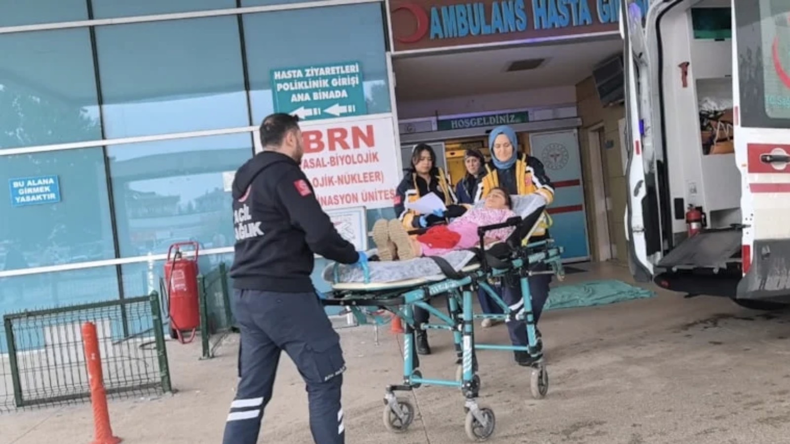 9 yaşındaki çocuğun üstüne 250 kiloluk demir kapı düştü!