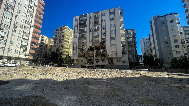 Adana'da depremde yıkılan Alpargün Apartmanı'nın müteahhidine 62 kez müebbet ve 865 yıl hapis