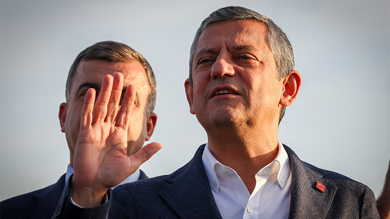 Özel'den Erdoğan'a: Ekrem Başkan'ın kaçma şüphesi mi var? Kaçsa kurtulursun, yoksa indirecek seni o koltuktan!