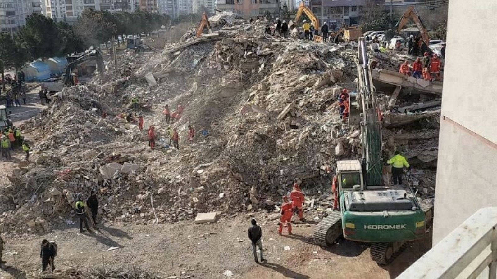 Kahramanmaraş Valiliği'nden depremde 152 kişinin öldüğü Palmiye Sitesi dosyasında üç kamu görevlisine soruşturma izni