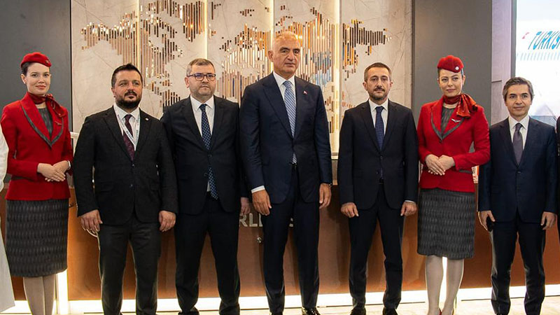 Bakan Ersoy: Türkiye, 50 milyar dolar turizm geliriyle ilk 9 ayı tamamladı