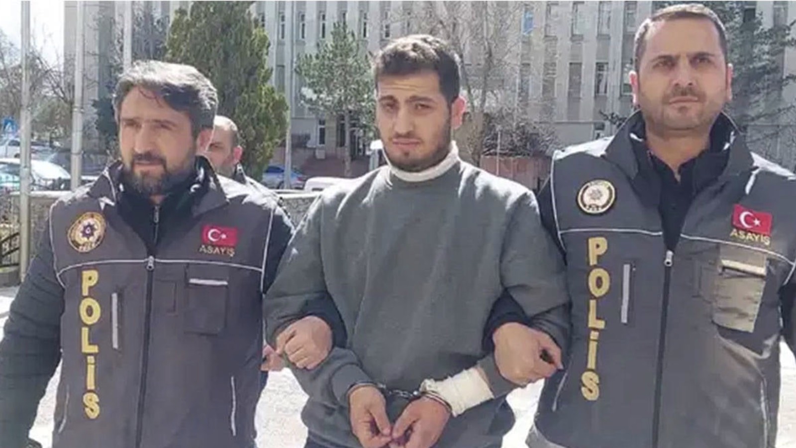 Evli olduğu kadını hastane bahçesinde katleden erkeğe müebbet hapis