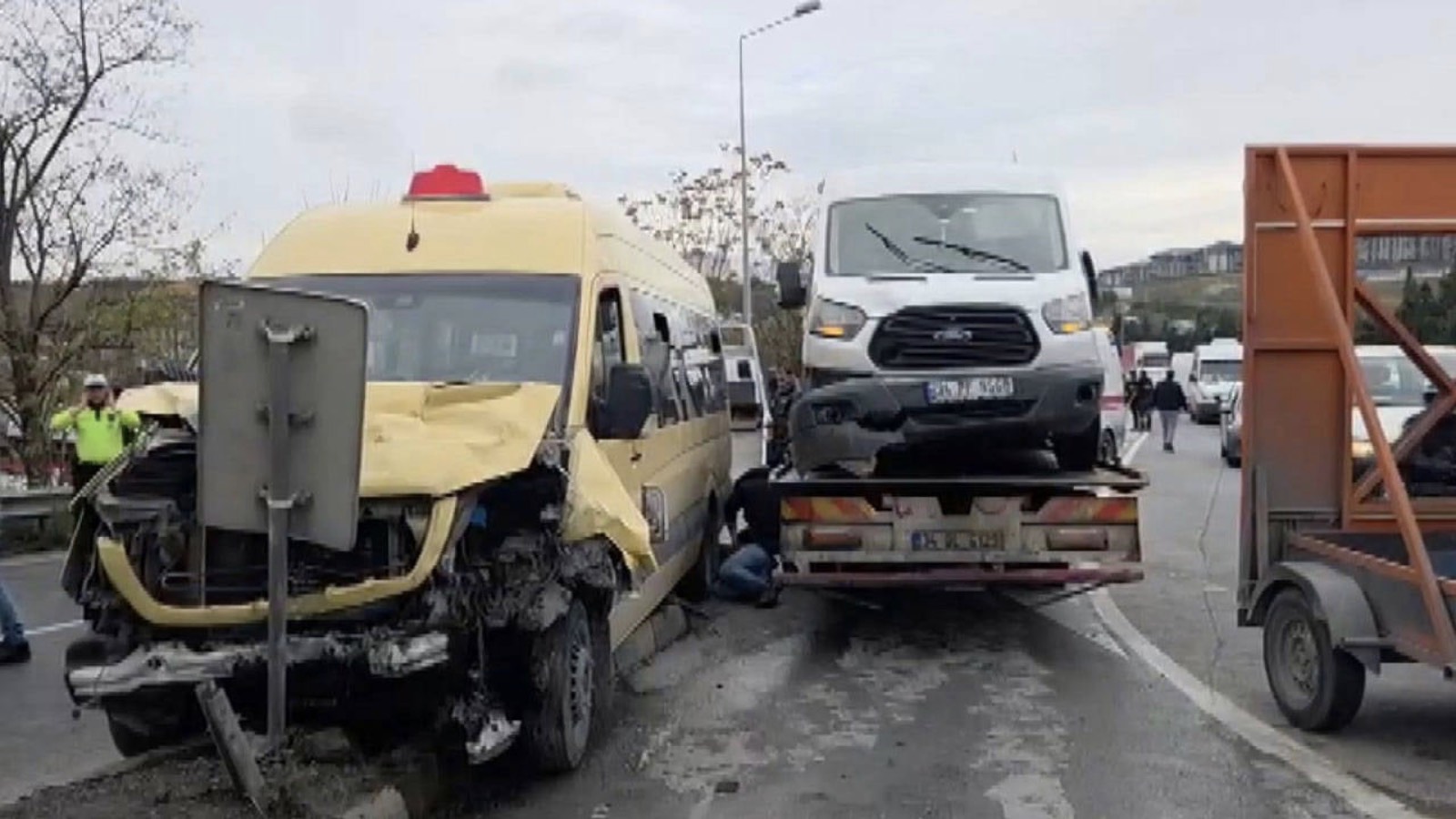 Başakşehir'de zincirleme kaza: Yararlılar var, Esenyurt istikameti trafiğe kapatıldı