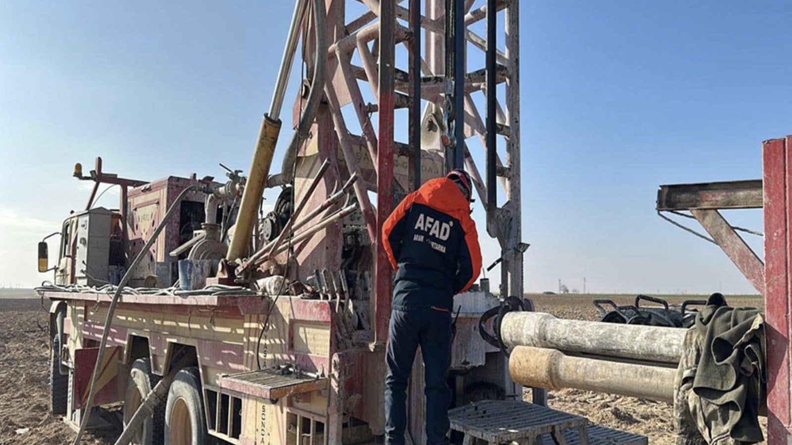 Sondaj sırasında işçinin kolu koptu, kuyuya düştü: AFAD ekipleri arama çalışması başlattı