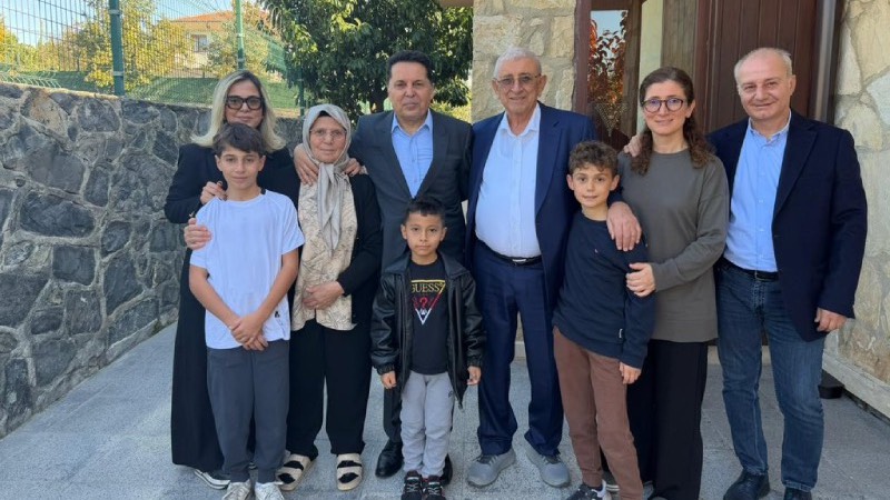 Ahmet Özer, Ekrem İmamoğlu'nun anne ve babasını ziyaret etti