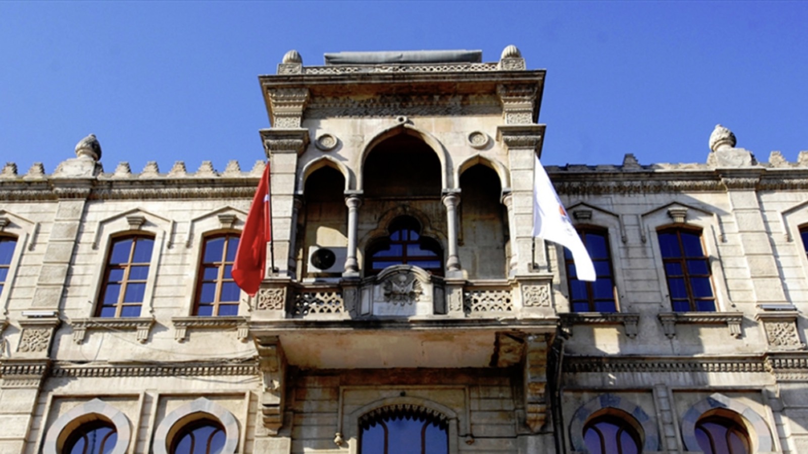 AKP'li belediye 553 bin metrekare taşınmazı sattı: Borçtan kurtulmak için Atakum'u feda etti!