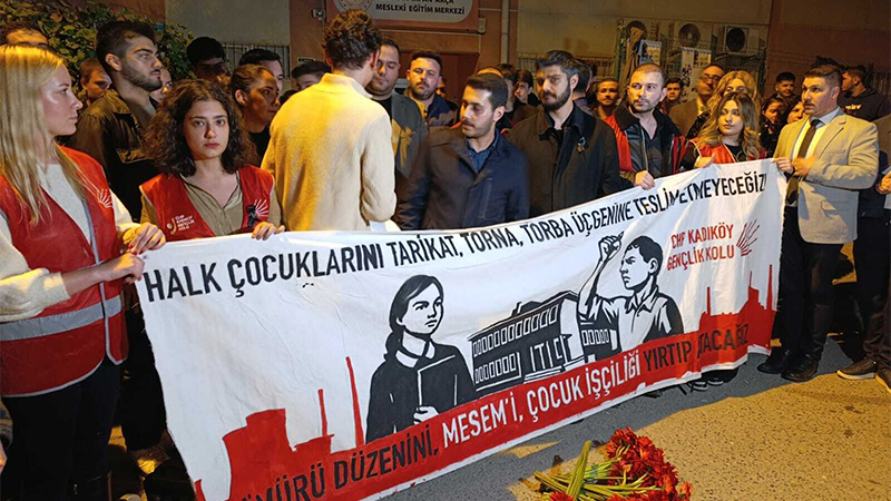 CHP'den Kadıköy'de MESEM protestosu: Bu proje, çocukların doğrudan işçileştirildiği, yasalarla sömürüldüğü bir AKP projesidir