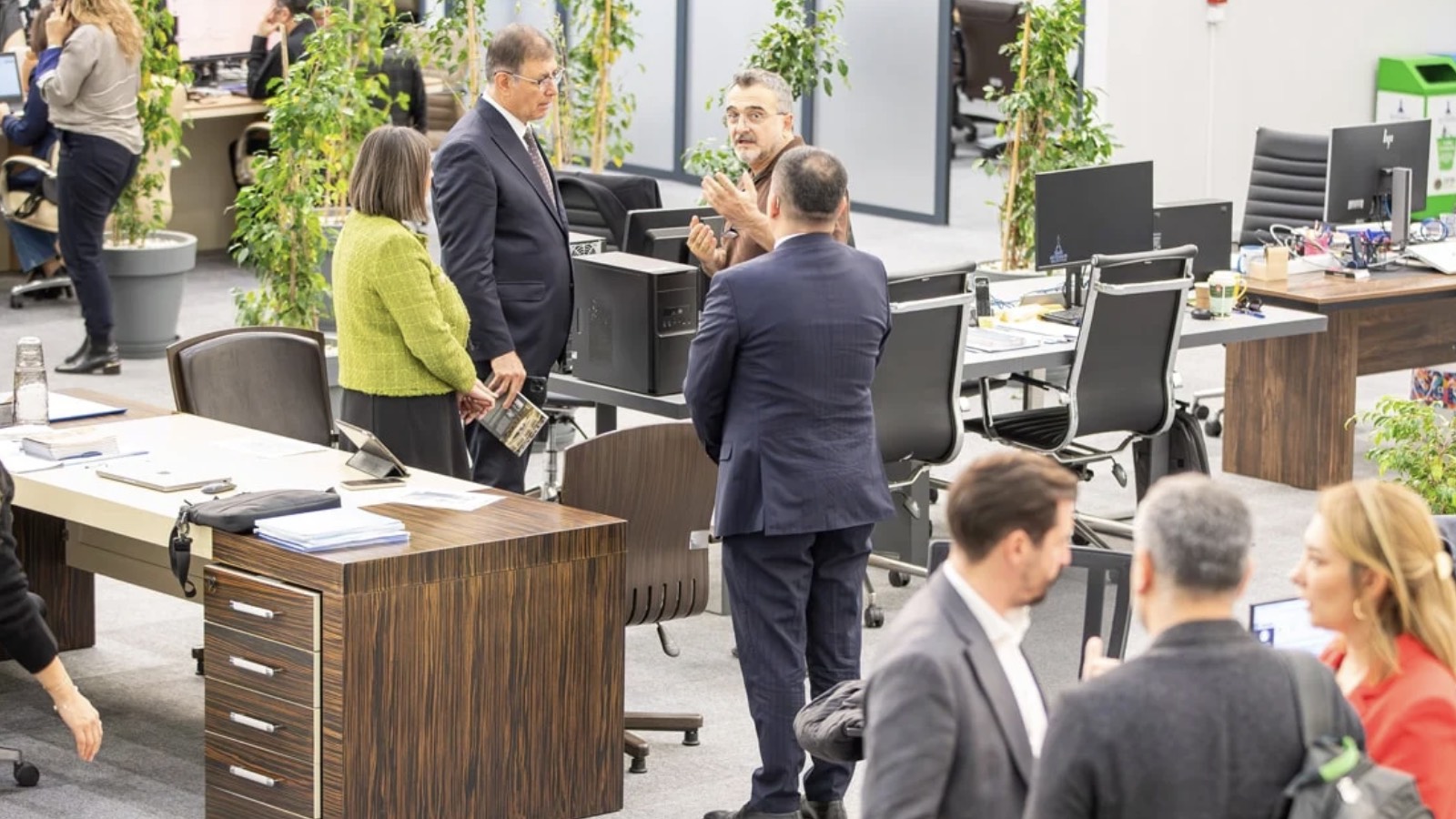 İzmir Büyükşehir Belediyesi'nde açık ofis sistemi: Başkan Tugay dahil kimsenin makam odası olmayacak, herkes çayını kendisi alacak