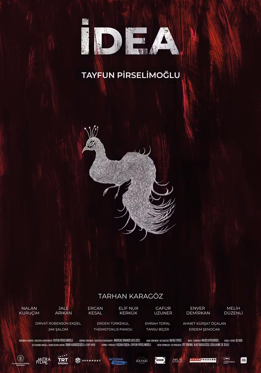 İdea | Kemal şehrin dışında, karanlık bir iş adamına ait boş bir villada bekçilik yapmaktadır. Bir gece, ara sıra şehre gidip geldiği otobüste, yüzünü göremediği birinin bıraktığı bir kitap bulur; üzerinde “İdea” yazan kitabı amaçsızca karıştırıp bırakır. O geceden sonra Kemal’in hayatı asla anlayamadığı şekilde cehenneme dönmeye başlar. Tuhaf şekilde bir başkası muamelesi görmeye başlar ve giderek bir başkası olmak zorunda kalır.