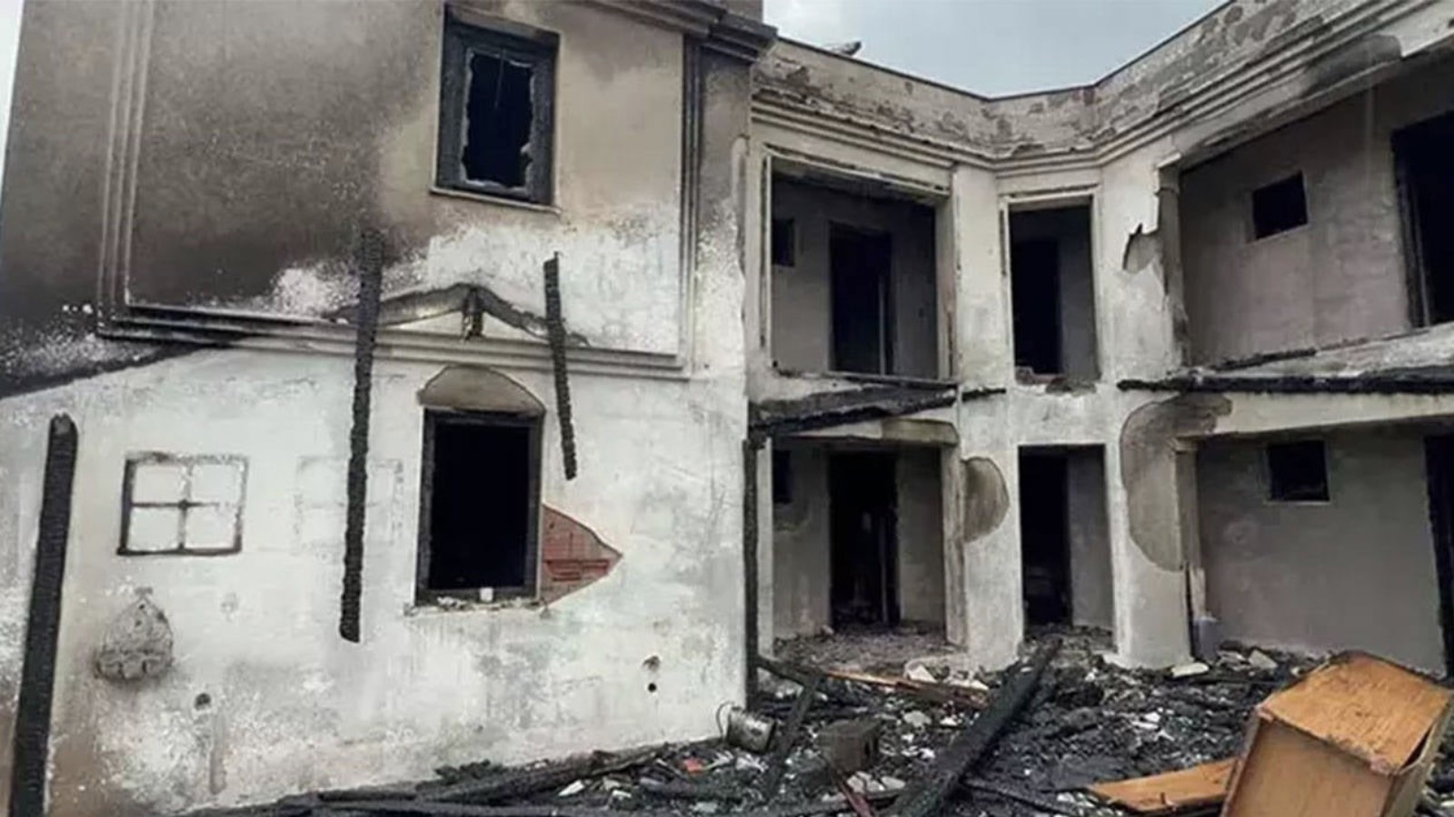 Bozcaada'da otelde çıkan yangın söndürüldü: 1 köpek öldü