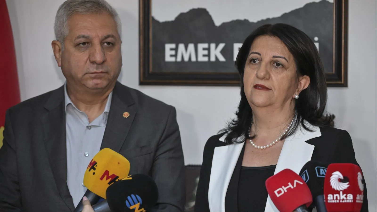 İmralı heyetinden, EMEP Partisi'ne ziyaret: Artık ellerin değil, gövdelerin taşın altına girmesi gerekiyor
