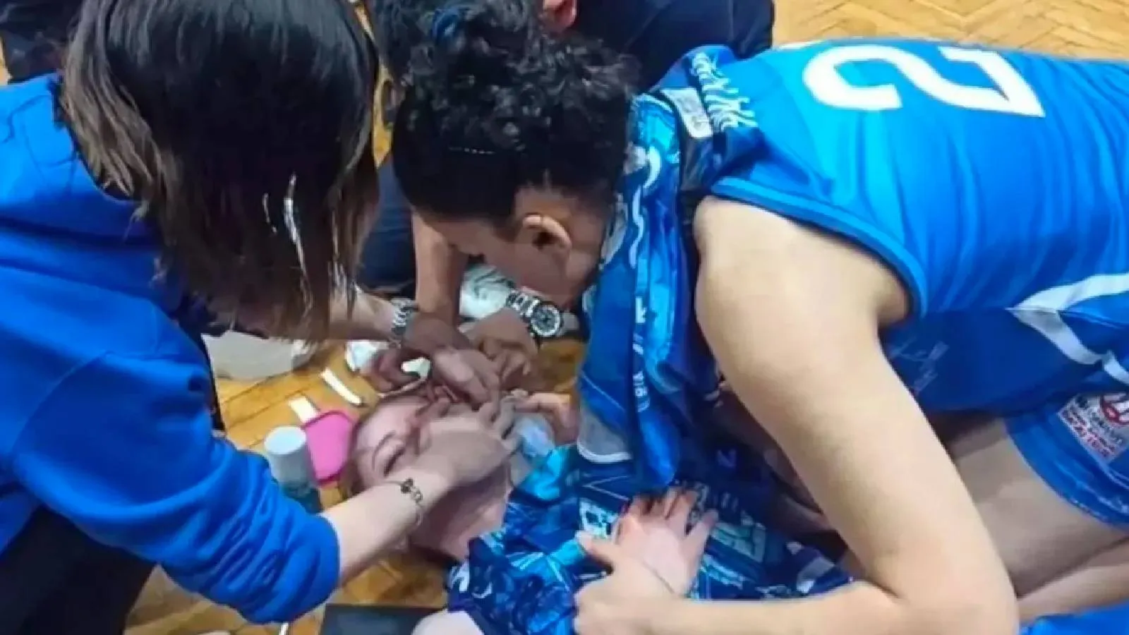 Kadın basketbol maçında arbede: Bir sporcu hastaneye kaldırıldı!