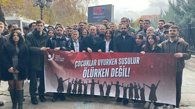 MESEM uygulamasını protesto eden CHP'li gençler İstanbul'un 39 ilçesinden seslendi: Çocukların yakasını mafyanın, patronun, iktidarın sömürgeci elinden kurtaracağız