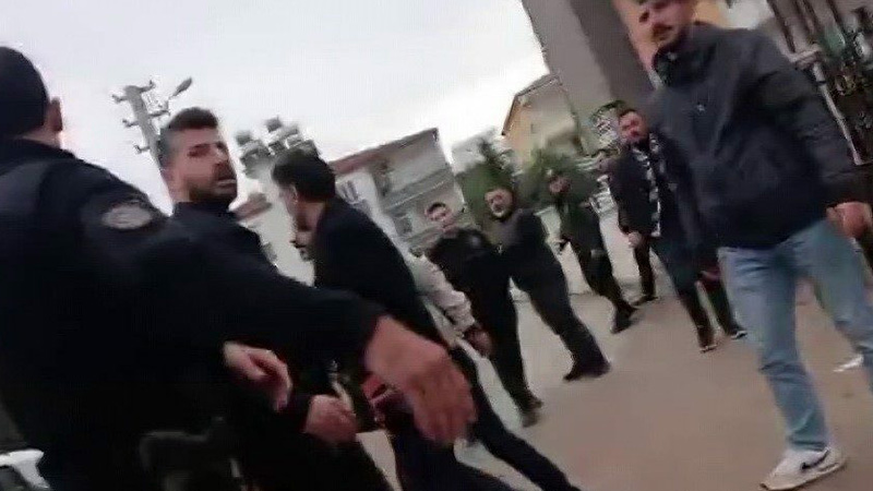 Adıyaman’da gazetecilere polis müdahale etti, olay yerindeki ambulans yardım etmedi