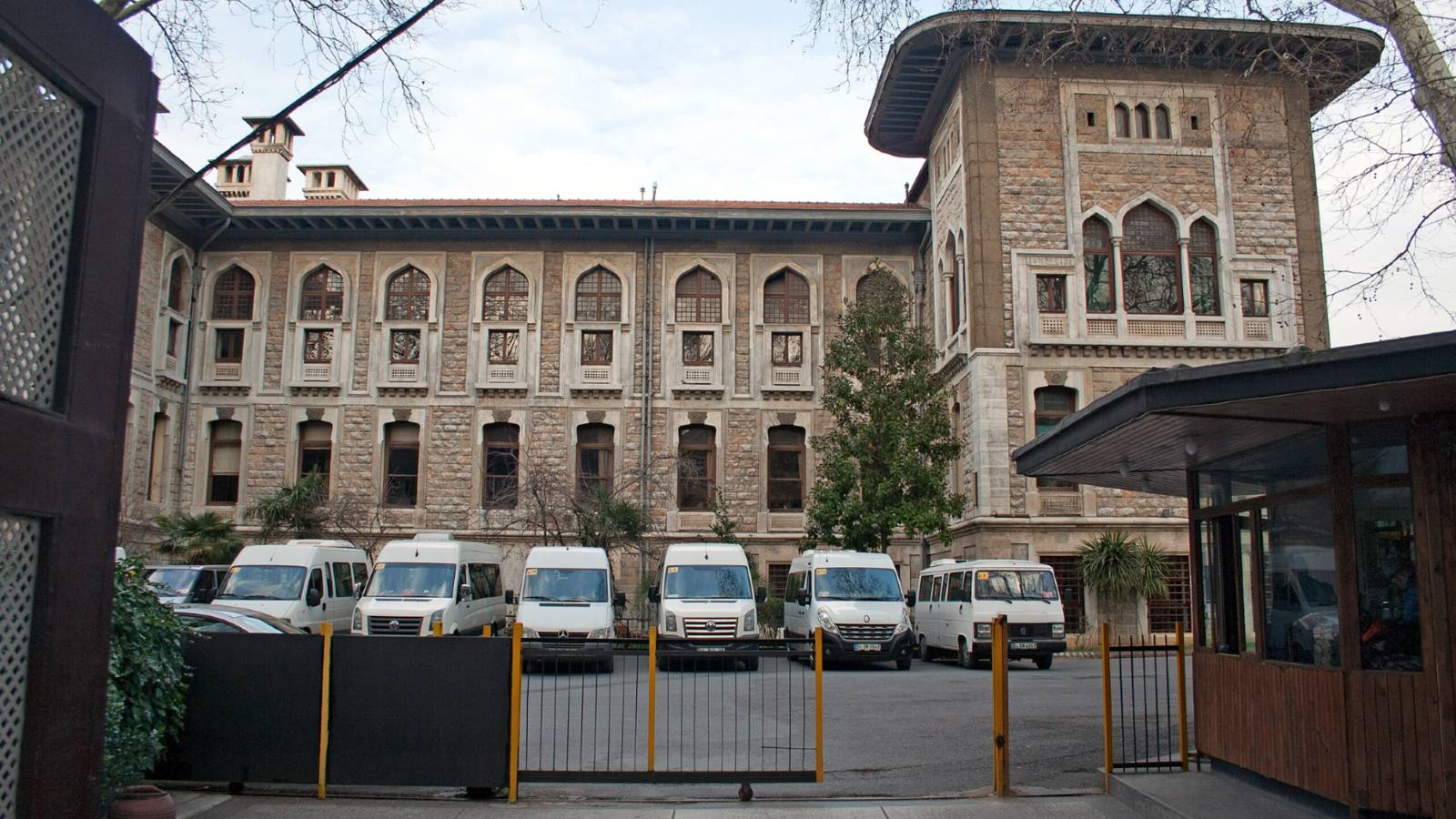 İstanbul Erkek Lisesi'nde "taciz ve tehdit" listesi iddiası: Okul Aile Birliğinden açıklama