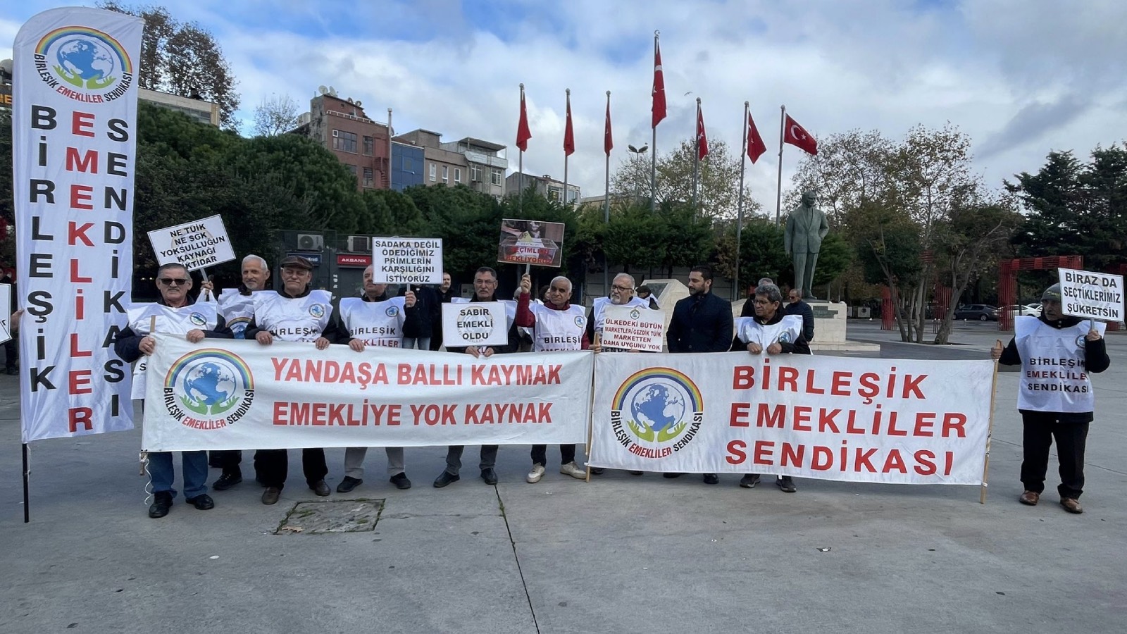 Emeklilerden iktidara tepki: 23 yıldır aklımızla alay ederek bir TÜİK'i, bir SGK'yı hedef gösteriyor
