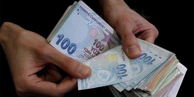 Milyonlarca vatandaş asgari ücretin ne kadar olacağına ilişkin atılacak ilk adımın ne olacağını merakla bekliyor.
