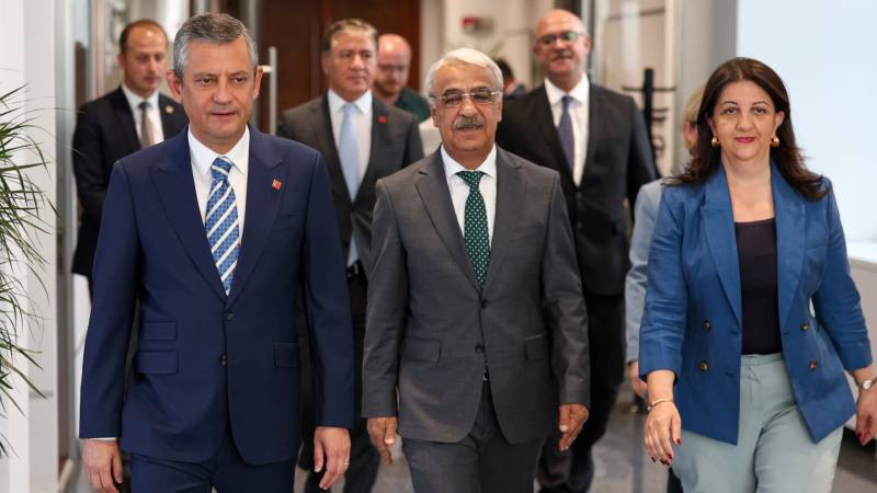 Özgür Özel: CHP ve DEM, Bas rejiminin çökmesinden sonra bölgenin seküler iki partisi, Orta Doğu’da en büyük kazanan Kürtlerle Türkler olacak