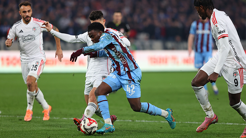 Spor yazarları Trabzonspor-Beşiktaş maçını değerlendirdi: Bu federasyon görevde kaldığı sürece 18 takım da Süper Lig'de oynamamalı