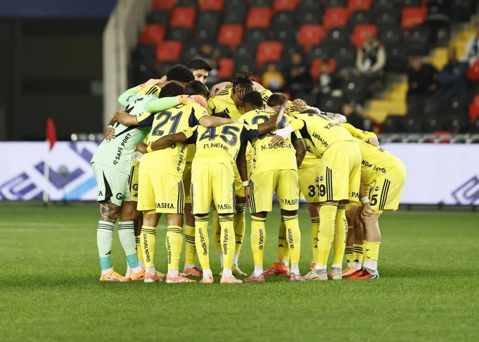 Fenerbahçe'de yaprak dökümü: 8 isimle yollar ayrılıyor
