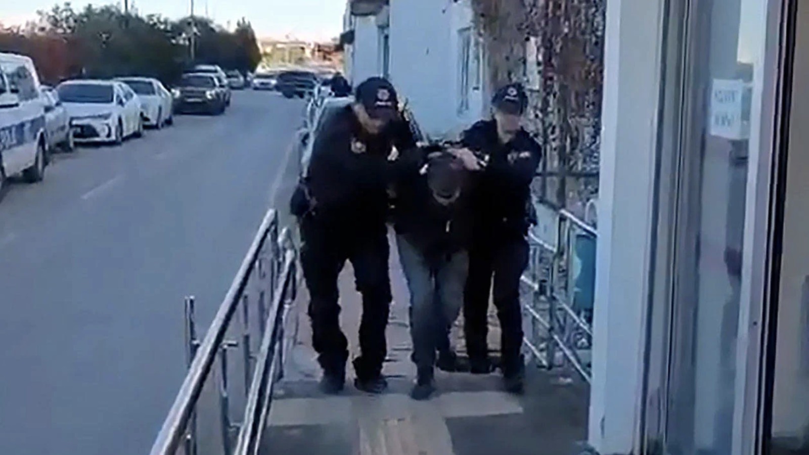 Komşusunu tabancayla yaralayan kişi tutuklandı: Beni dövmüştü, gururum incindi ve görünce ateş ettim