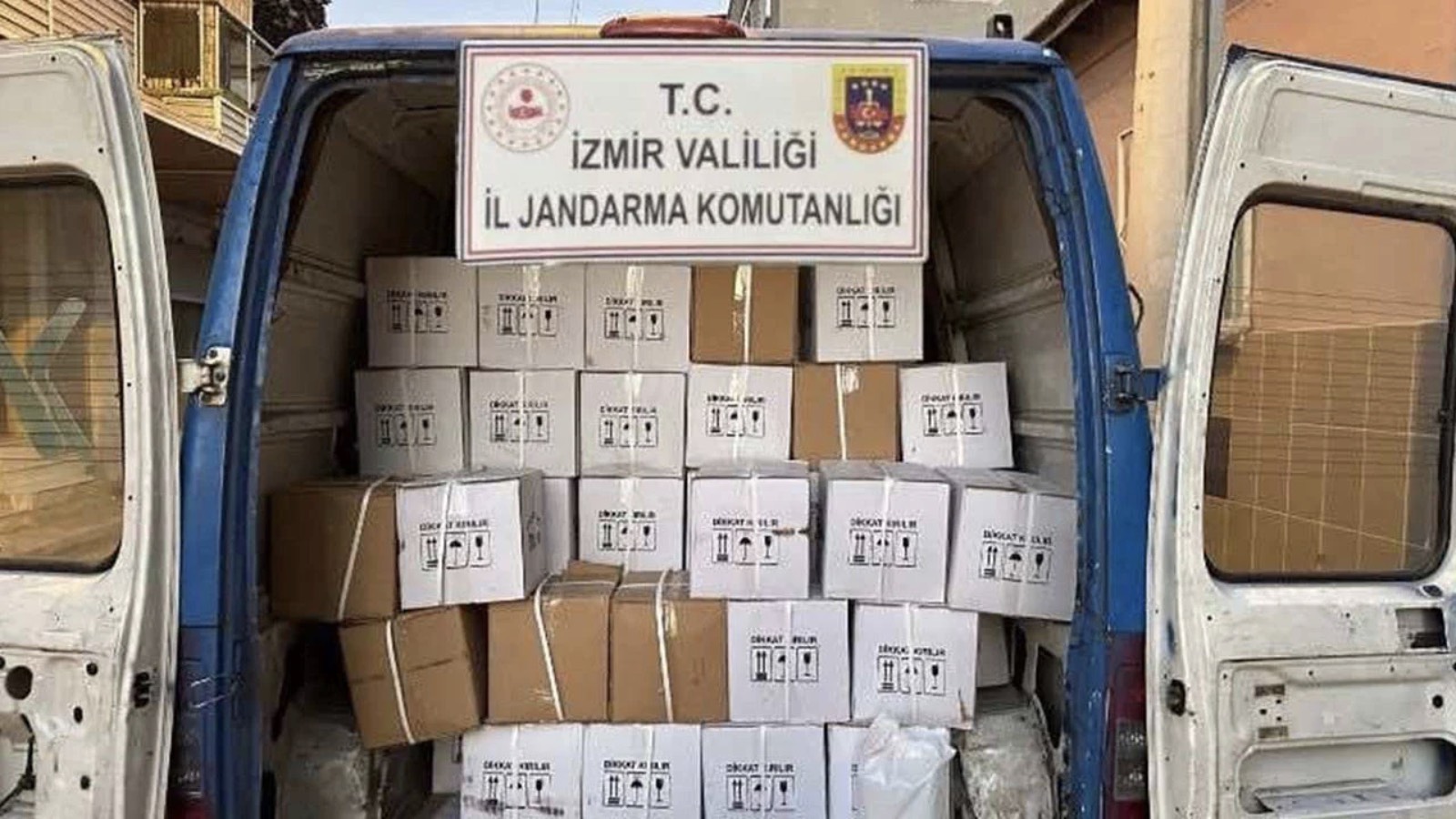 İzmir’de sahte içki operasyonu: 4 bin 130 litre etil alkol ele geçirildi