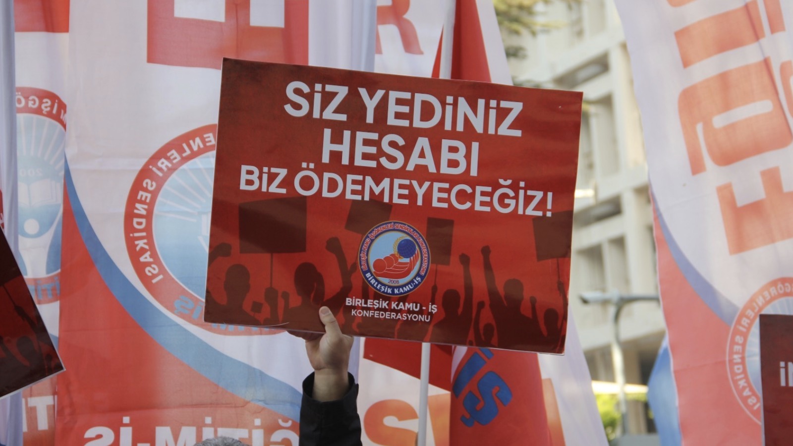 Birleşik Kamu-İş’e bağlı sendikalardan bir günlük iş bırakma eylemi: Bütçede hak yok, halk yok, işçi sınıfı yok, matematik yok, vicdan yok!