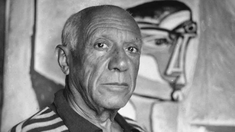 5. Pablo Picasso | 1901 yılında, çok yakın bir arkadaşının intihar etmesi, Picasso için son derece büyük bir yıkım oldu. Bu tarihten itibaren başta depresyon olmak üzere büyük psikolojik sorunlar yaşadı. Ancak bu dönemde yaşadığı psikolojik sorunlar, İspanyol ressamın sanatına büyük katkı sağladı. Çünkü Picasso, bu süre zarfında “Mavi Dönem” olarak adlandırılan ve son derece üretken ve yaratıcı bir dönem geçirdi. Yaşadığı psikolojik sorunları “sanata dönüştürmeyi” başaran Picasso, en etkileyici eserlerini bu dönemde ortaya koydu.