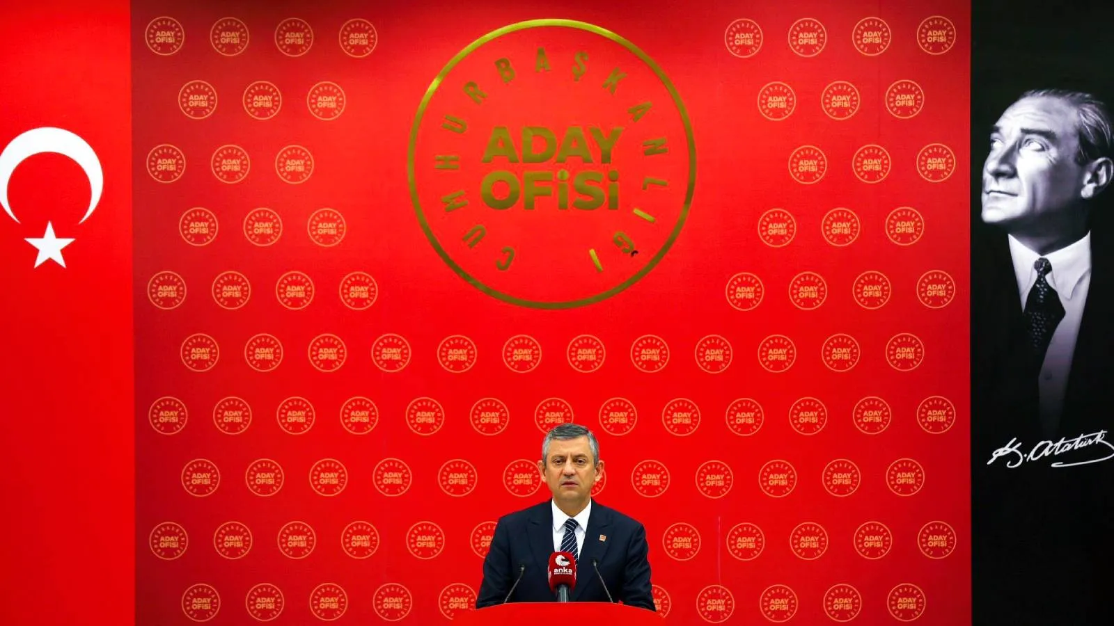 Özgür Özel "Seçim çalışmaları yeni bir evreye girmiştir!" diyerek duyurdu: CHP, bugünden itibaren 81 ilde 106 bin sandık görevlisiyle sahaya çıkıyor