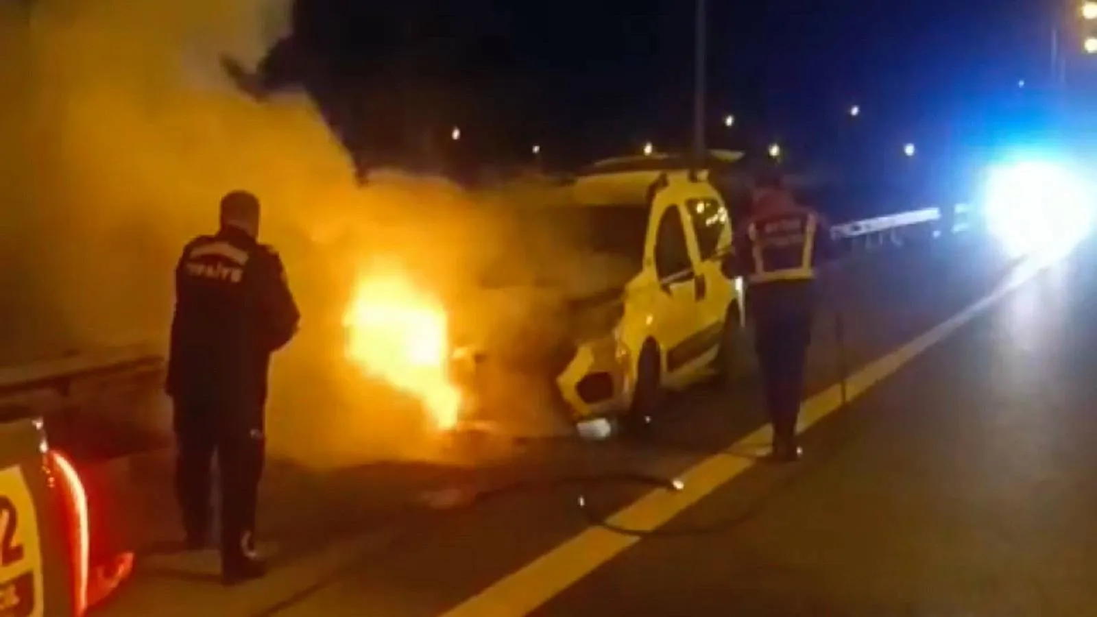 Aydın’da hafif ticari araçta çıkan yangın söndürüldü