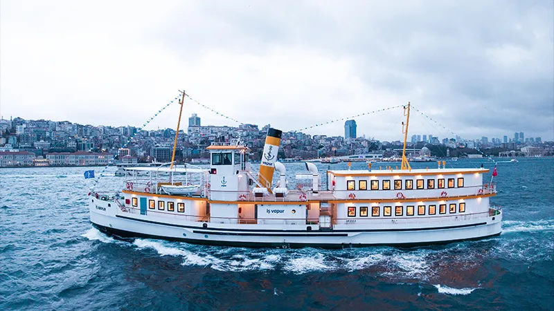 Türkiye İş Bankası'nın yüzen şubesi İş Vapur hizmete açıldı: Yiyecek, barınma ve bankacılık hizmetleri sunacak